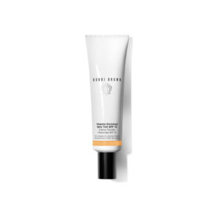 Vitamin Enriched Skin Tint לחות עם גוון עשירה בויטמינים וברכיבי טיפוח הטובים לעורך. מעניקה כיסוי עדין ואחיד לעור בגימור רענן טבעי., Medium 1, 50 מ"ל